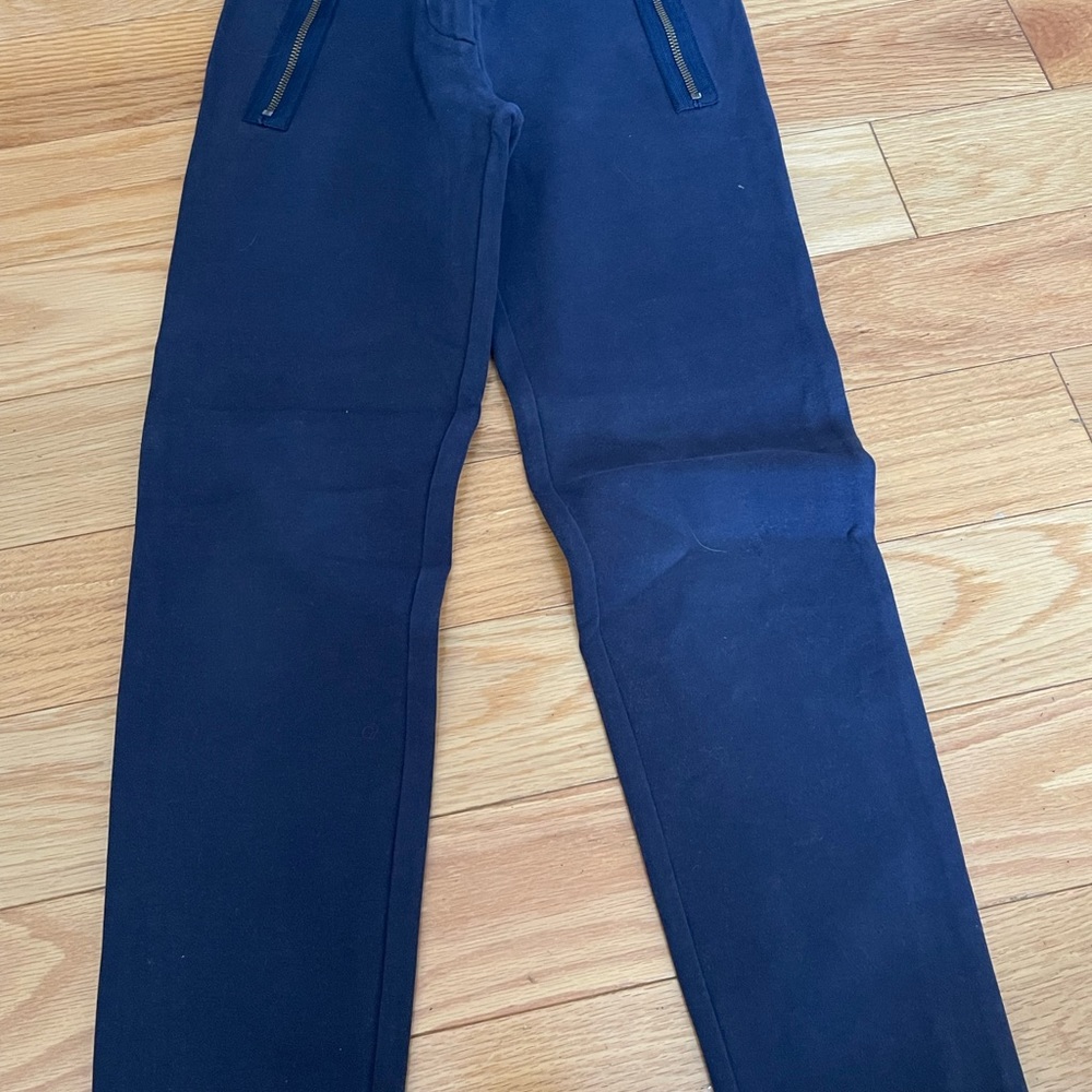 Heavy cotton leggings with zipper details.